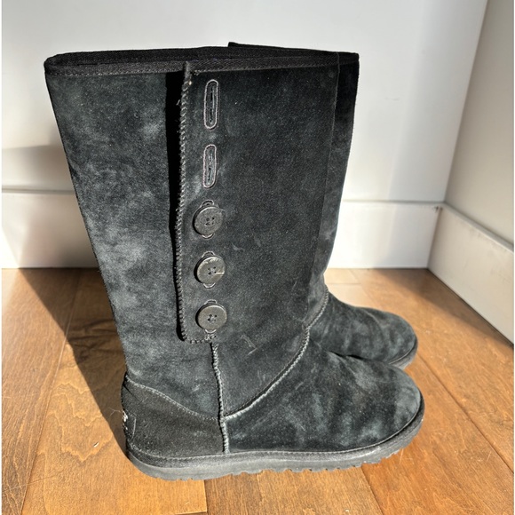 UGG Boots - Picture 12 of 12